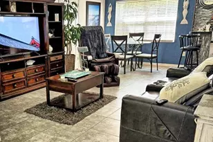 21107 Fountain View Ln, Lutz, FL 33558 - Photo 2