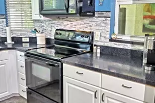 21107 Fountain View Ln, Lutz, FL 33558 - Photo 12