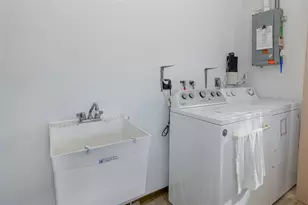 8015 San Fernando Dr, Port Richey, FL 34668 - Photo 38