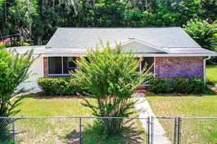 614 Powell St, Wildwood, FL 34785 - Photo 2