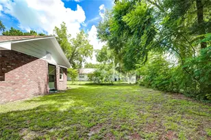 616 Powell St, Wildwood, FL 34785 - Photo 12