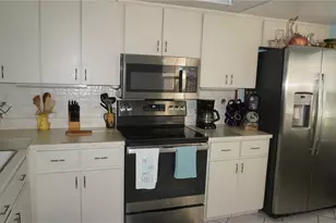 11241 Versailles Ln, Port Richey, FL 34668 - Photo 2