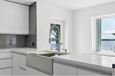 11982 W Bayshore Drive, Crystal River, FL 34429 - Photo 10