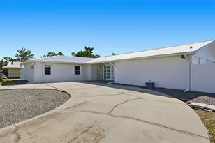 11982 W Bayshore Dr, Crystal River, FL 34429 - Photo 2