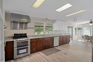 2005 Lake Linda Cir, Lutz, FL 33558 - Photo 20