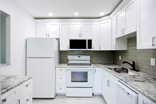 1811 Bedford Ln, Sun City Center, FL 33573 - Photo 4
