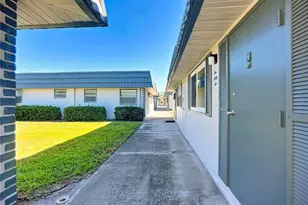 1811 Bedford Ln, Sun City Center, FL 33573 - Photo 2