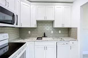 1811 Bedford Ln, Sun City Center, FL 33573 - Photo 14