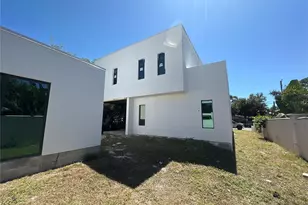 1731 Siesta Dr, Sarasota, FL 34239 - Photo 4