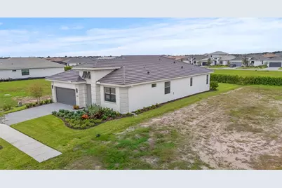 18119 Cresswind Terrace, Lakewood Ranch, FL 34211 - Photo 8