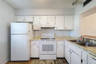 11110 Carriage Hill Dr, Port Richey, FL 34668 - Photo 6