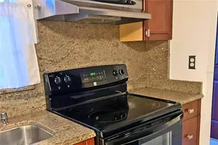 5121 Lesher Ct, Tampa, FL 33624 - Photo 10