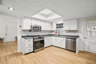 37321 Hickory Hill Ln, Dade City, FL 33525 - Photo 8