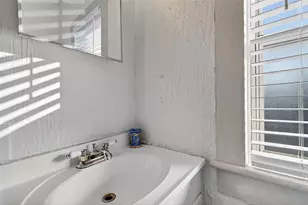 312 E Orange St, Tarpon Springs, FL 34689 - Photo 18