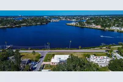 809 Whitcomb Boulevard, Tarpon Springs, FL 34689 - Photo 2