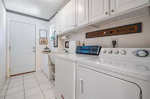 10600 Mira Vista Dr, Port Richey, FL 34668 - Photo 22