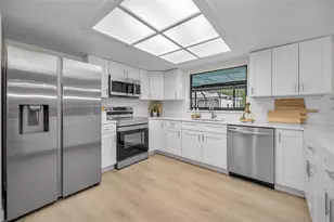 10639 Lakeview Dr, New Port Richey, FL 34654 - Photo 12