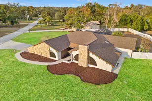 5404 Glover Dr, Spring Hill, FL 34607 - Photo 2