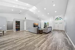 9823 Sunnyoak Dr, Riverview, FL 33569 - Photo 4