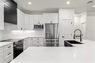 11374 Paramount Ave, Weeki Wachee, FL 34614 - Photo 14