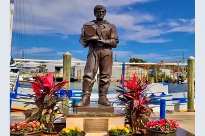 W Spruce Street, Tarpon Springs, FL 34689 - Photo 12