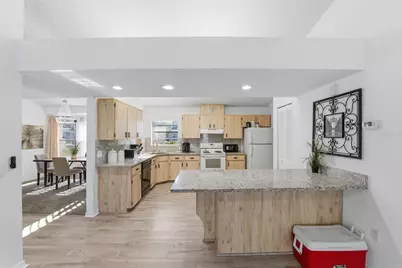 7822 Holiday Drive, Spring Hill, FL 34606 - Photo 8