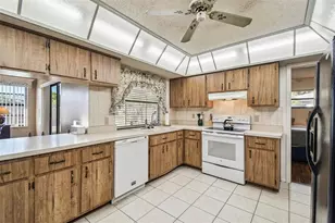 7631 Summertree Ln, New Port Richey, FL 34653 - Photo 14