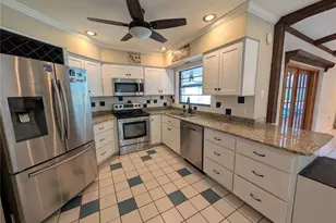 1117 Lakemont Dr, Valrico, FL 33594 - Photo 8