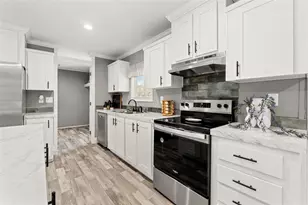 14247 Hurricane Dr, Weeki Wachee, FL 34614 - Photo 32