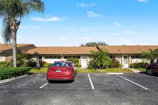 2779 Woodgate Ln, Sarasota, FL 34231 - Photo 4