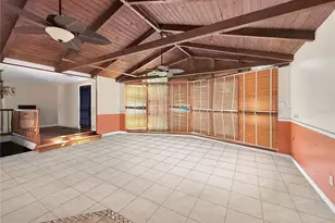 1631 Plaza Pl, Tarpon Springs, FL 34689 - Photo 4