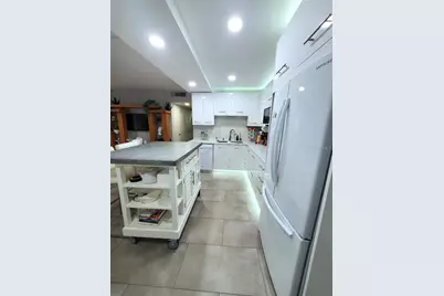 31 Island Way #303, Clearwater Beach, FL 33767 - Photo 4