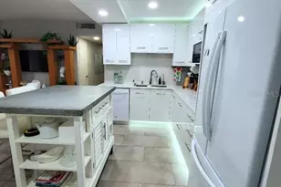 31 Island Way, Clearwater Beach, FL 33767 - Photo 4