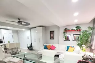 31 Island Way, Clearwater Beach, FL 33767 - Photo 8