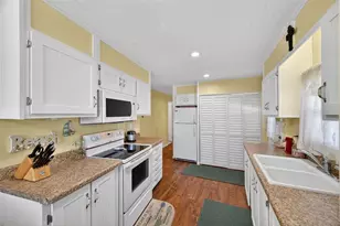 3243 Hampshire Dr, Holiday, FL 34690 - Photo 16