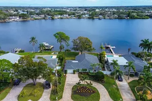 718 Bayshore Dr, Tarpon Springs, FL 34689 - Photo 2