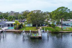 718 Bayshore Dr, Tarpon Springs, FL 34689 - Photo 4