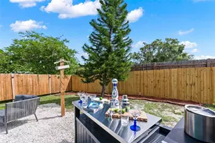 2911 Woodpine Ct, Sarasota, FL 34231 - Photo 44