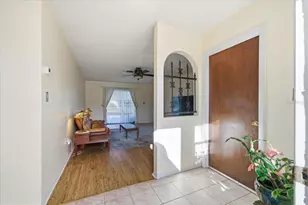 12439 Hanley Dr, Spring Hill, FL 34609 - Photo 4