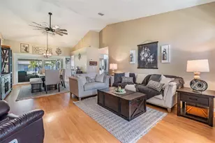 1020 Almondwood Dr, Trinity, FL 34655 - Photo 4