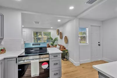 1708 Preston Street S, Saint Petersburg, FL 33712 - Photo 4