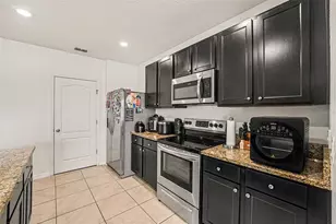 3180 Country Club Cir, Winter Haven, FL 33881 - Photo 6