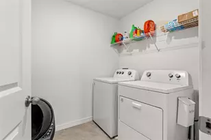 37445 Sharks Eye Ln, Zephyrhills, FL 33541 - Photo 30