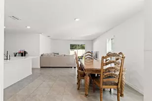 37445 Sharks Eye Ln, Zephyrhills, FL 33541 - Photo 8