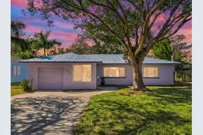 204 22nd Street W, Bradenton, FL 34205 - Photo 1