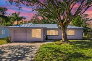 204 22nd St W, Bradenton, FL 34205 - Photo 1