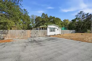 9727 Lake Dr, Weeki Wachee, FL 34613 - Photo 20