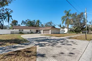 7124 Wrenwood Cir, Tampa, FL 33617 - Photo 2