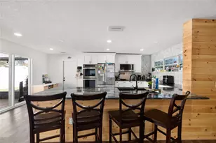 7124 Wrenwood Cir, Tampa, FL 33617 - Photo 10