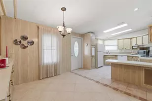 2028 Hilo Dr, Holiday, FL 34691 - Photo 10